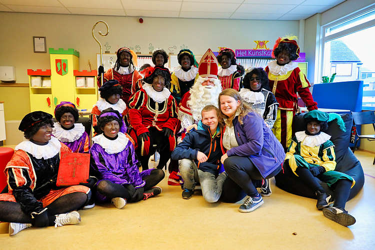 Aankomst van de Sint en zijn Zwarte Pieten in Waarder_128